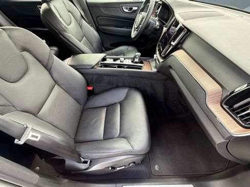 Used 2023 Volvo XC60 B5 Plus w/ Protection Package Premier image 19