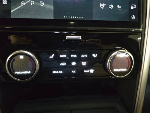 New 2026 Land Rover Discovery Limited Edition AWD/4WD image 22