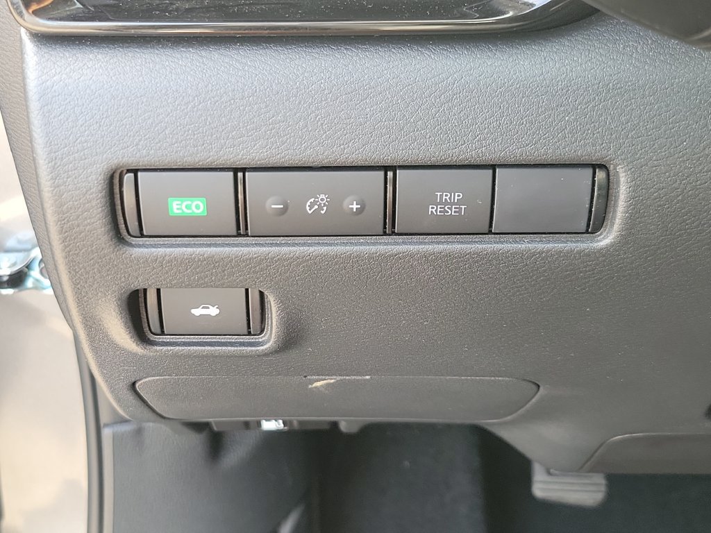 Certified 2025 Nissan Sentra SR FWD image 31
