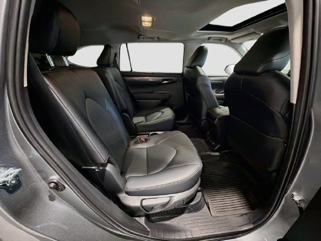 Used 2026 Toyota Highlander Limited AWD/4WD image 23