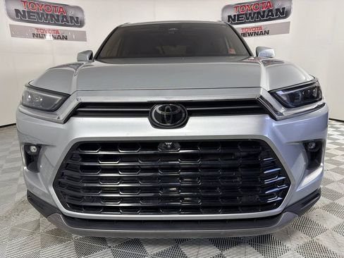 Used 2024 Toyota Grand Highlander AWD image 9