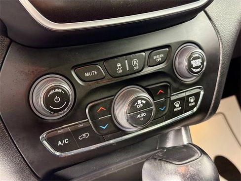 Used 2022 Jeep Cherokee Trailhawk w/ Trailer Tow Group image 15