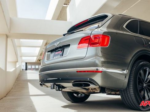 Used 2017 Bentley Bentayga image 59