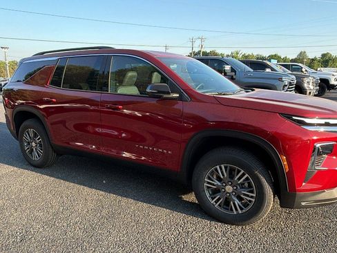 New 2026 Chevrolet Traverse LT image 3