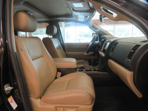 Used 2019 Toyota Sequoia Limited w/ Safety & Convenience Package RWD image 33