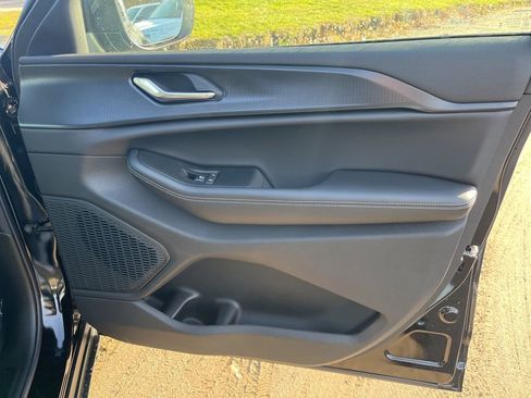 New 2025 Jeep Grand Cherokee Laredo X image 10