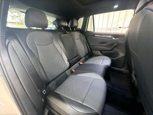 New 2026 Volkswagen Tiguan SE R-Line AWD/4WD image 9