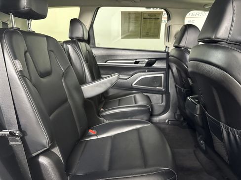 Used 2025 Kia Telluride S FWD image 31