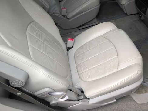 Used 2017 Buick Enclave Leather AWD/4WD image 13