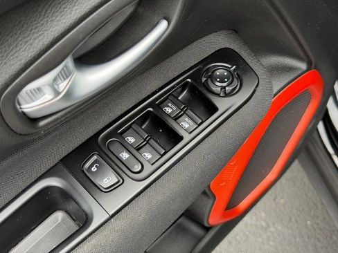 Used 2021 Jeep Renegade Sport image 15