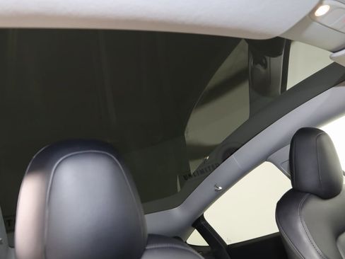 Used 2021 Tesla Model Y Long Range image 12