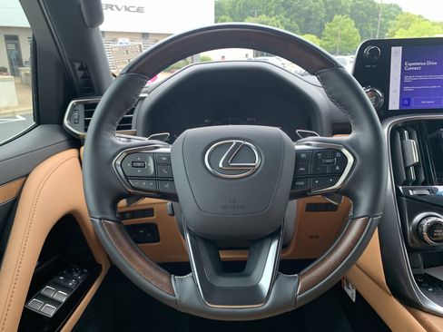 Used 2025 Lexus LX 600 4WD w/ Accessory Package (2T) image 18