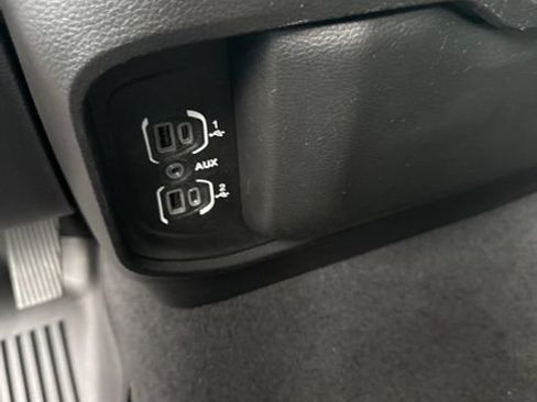 Used 2019 RAM 1500 Laramie AWD/4WD image 32
