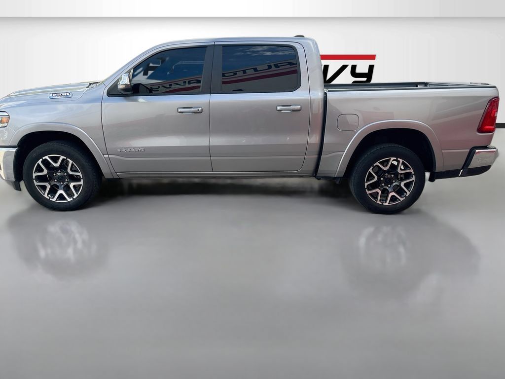 Used 2025 RAM 1500 Laramie AWD/4WD image 4