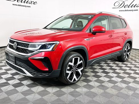 Used 2023 Volkswagen Taos SEL image 3