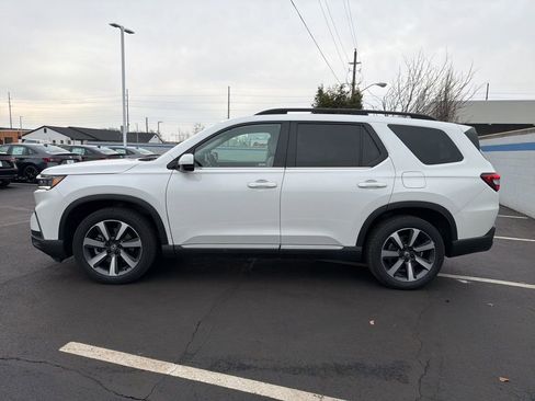 Certified 2023 Honda Pilot Touring image 2