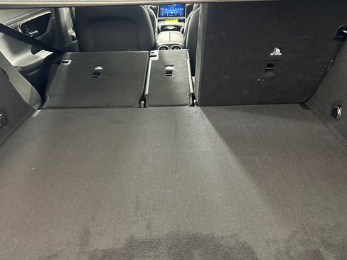 Used 2025 Mercedes-Benz GLC 300 image 14