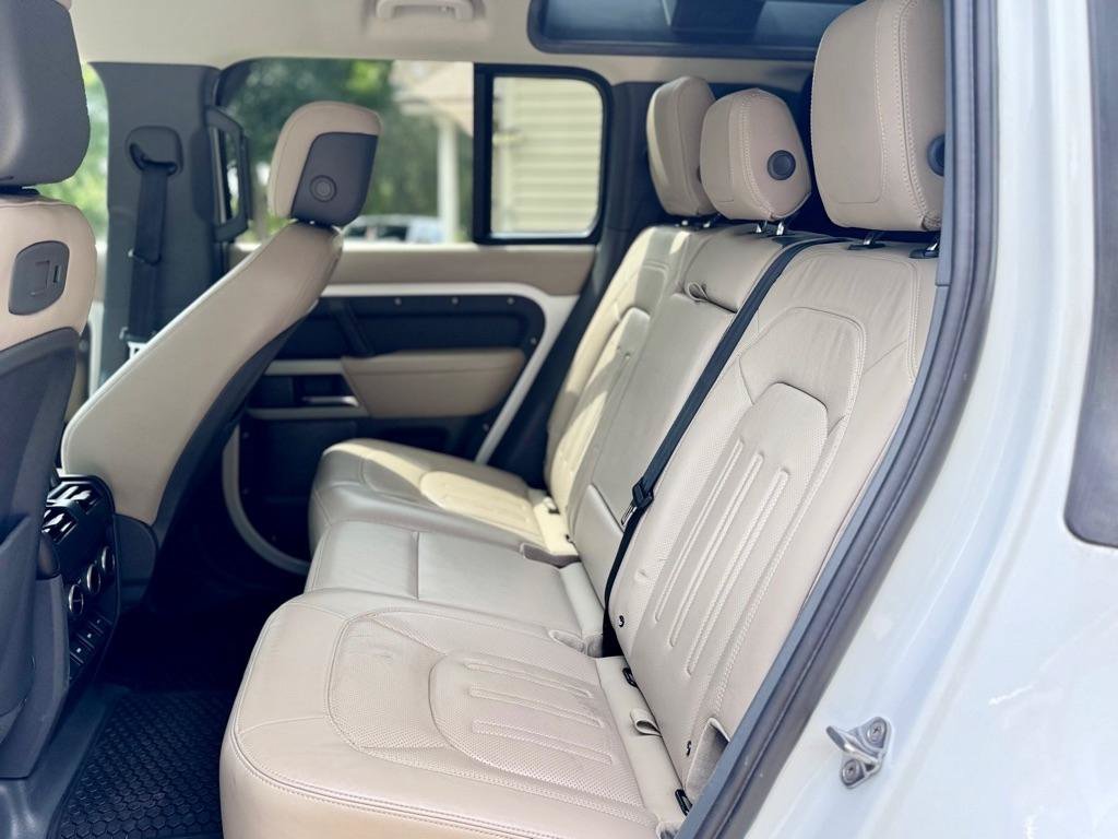 Used 2020 Land Rover Defender 110 HSE AWD/4WD image 9
