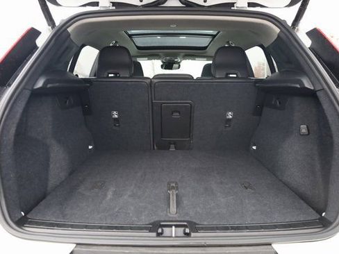 Used 2024 Volvo XC40 B5 Plus w/ Climate Package image 24