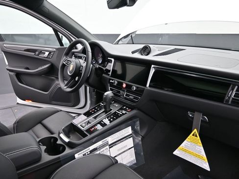 New 2025 Porsche Macan S image 19