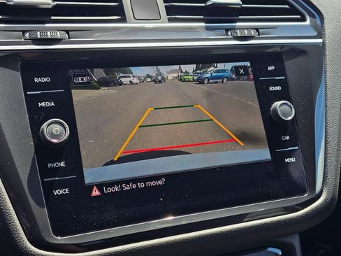 Used 2024 Volkswagen Tiguan SE image 8