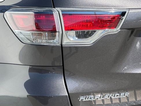 Used 2015 Toyota Highlander Limited Platinum image 25