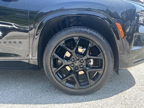Used 2025 Chevrolet Traverse RS w/ LPO, Floor Liner Package FWD image 13