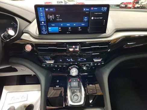 Used 2025 Acura MDX SH-AWD image 12