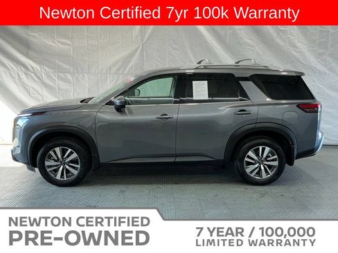 Used 2025 Nissan Pathfinder SL AWD/4WD image 3