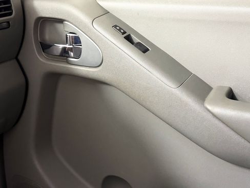 Used 2010 Nissan Frontier SE RWD image 28