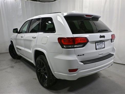 Used 2022 Jeep Grand Cherokee Laredo X image 5
