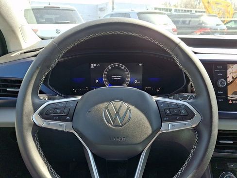 Certified 2023 Volkswagen Taos SE w/ Panoramic Sunroof Package image 19