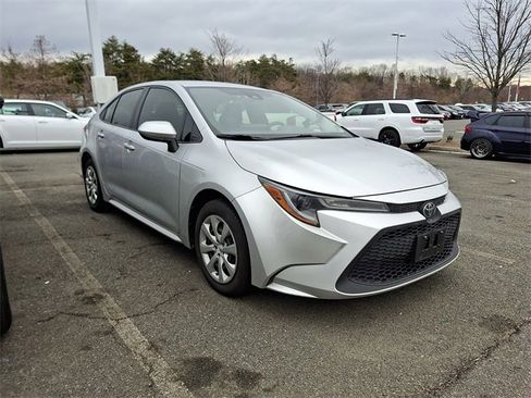 Used 2020 Toyota Corolla LE image 3