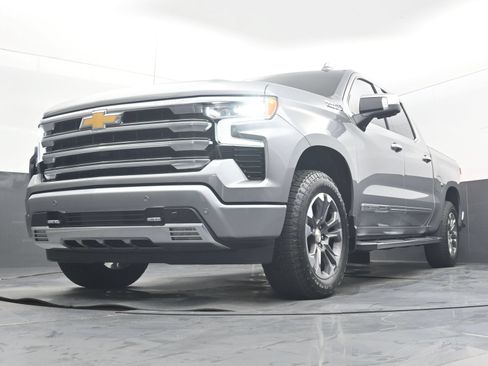 Used 2025 Chevrolet Silverado 1500 High Country AWD/4WD image 24