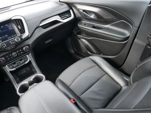 Used 2024 GMC Terrain SLT image 11