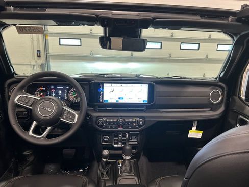 New 2025 Jeep Wrangler Sahara w/ Technology Group image 27