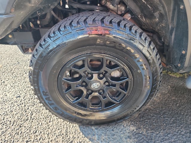 Used 2017 Toyota Tacoma TRD Off-Road AWD/4WD image 21