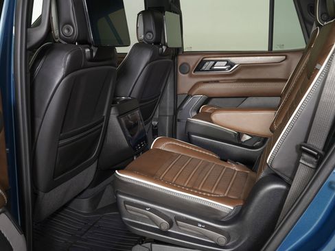 Used 2026 GMC Yukon Denali Ultimate w/ LPO, Illumination Package AWD/4WD image 15
