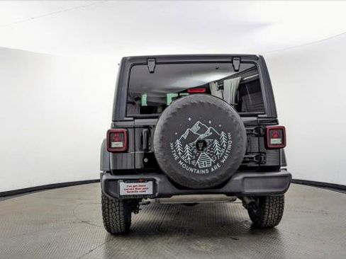 Used 2018 Jeep Wrangler Unlimited Sport S image 7