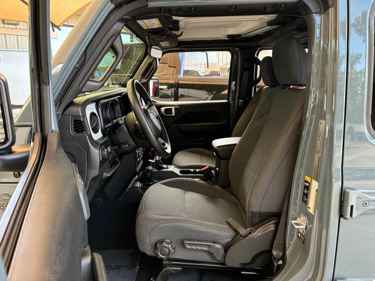 Used 2024 Jeep Gladiator Sport AWD/4WD image 10