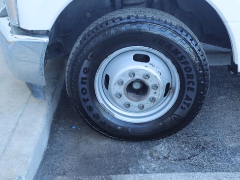 Used 2018 Ford F350 XL w/ Power Equipment Group image 5