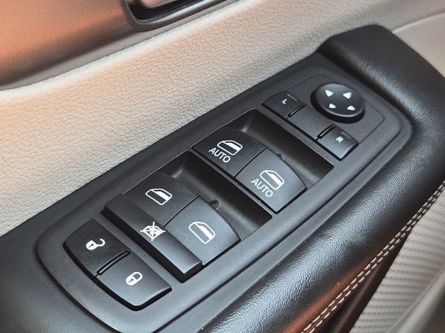 Used 2024 Chrysler Pacifica Touring-L FWD image 25