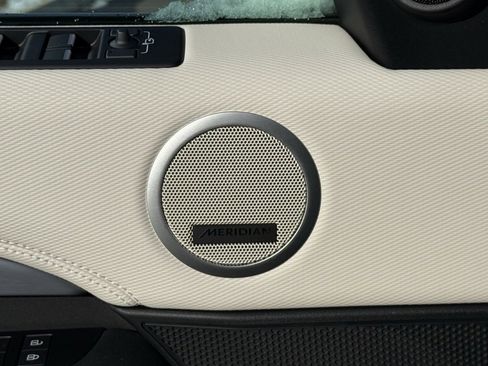 Certified 2025 Land Rover Discovery Dynamic SE image 15