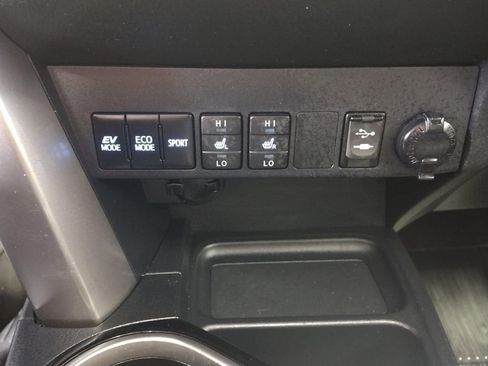 Used 2017 Toyota RAV4 Limited AWD/4WD image 29