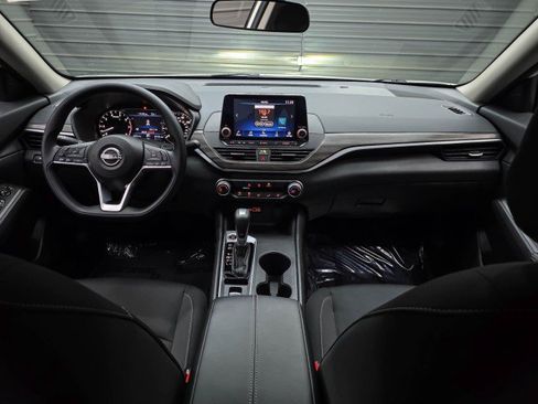 Used 2025 Nissan Altima 2.5 SV AWD/4WD image 11