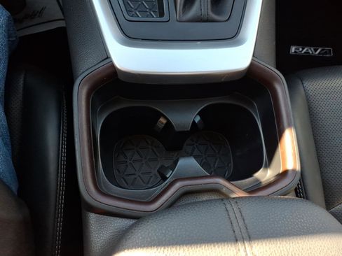 Used 2021 Toyota RAV4 Limited image 16