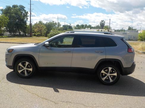 Used 2020 Jeep Cherokee Limited image 6