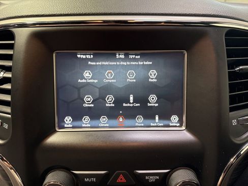 Used 2019 Jeep Grand Cherokee Laredo AWD/4WD image 13