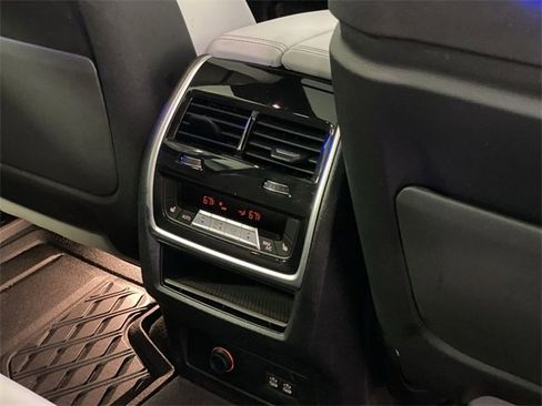 Used 2023 BMW X7 xDrive40i w/ Premium Package image 28
