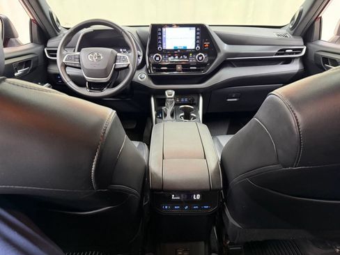 Used 2022 Toyota Highlander XSE AWD/4WD image 34